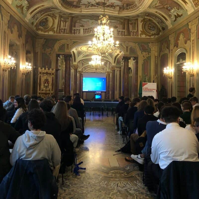 GLI STUDENTI DEL LICEO SCIENTIFICO FERRARIS IN DIALOGO CON MARTINI
